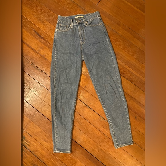 Levi’s High Waist Taper Jeans - Picture 3 of 5